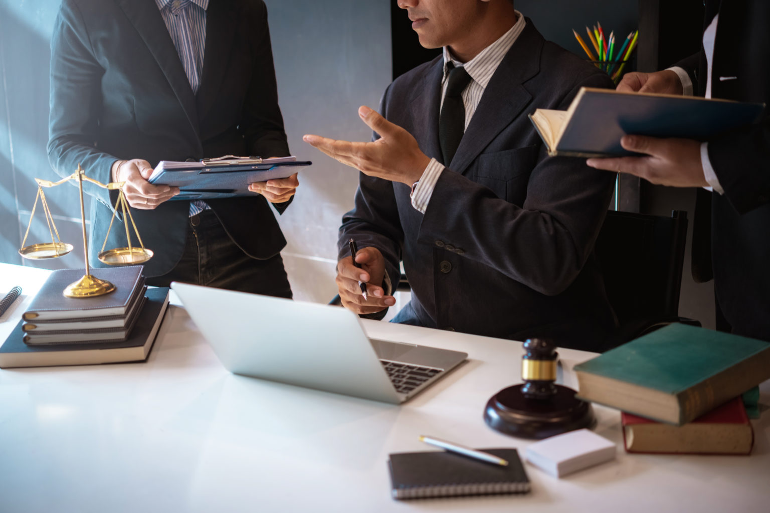 10 Tips to Setting up a Business: Hiring Commercial Law Services in Dubai
