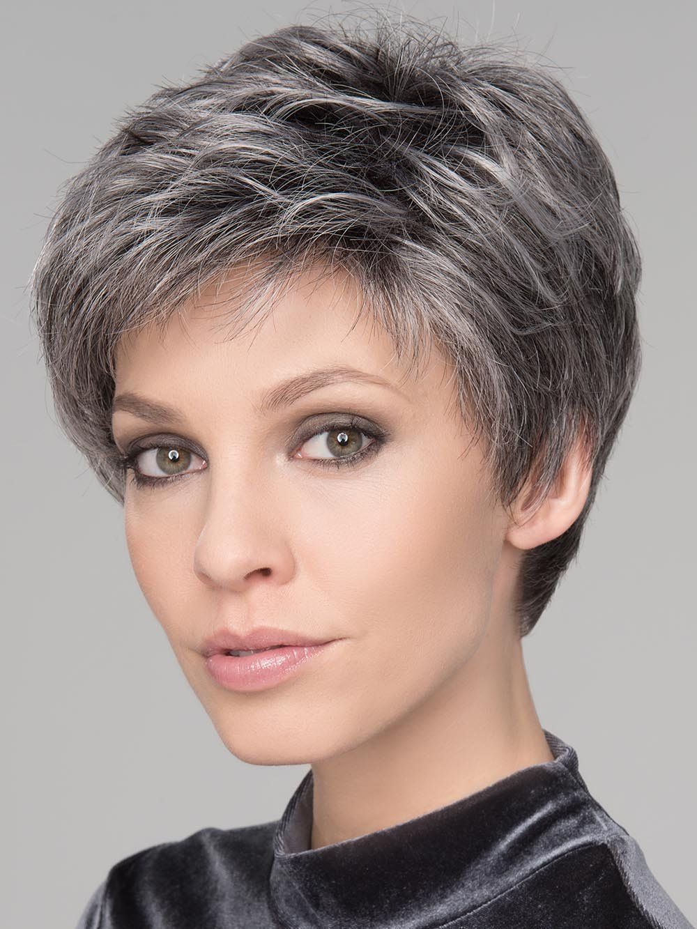 Short Wigs: A Stylish and Practical Hair Solution