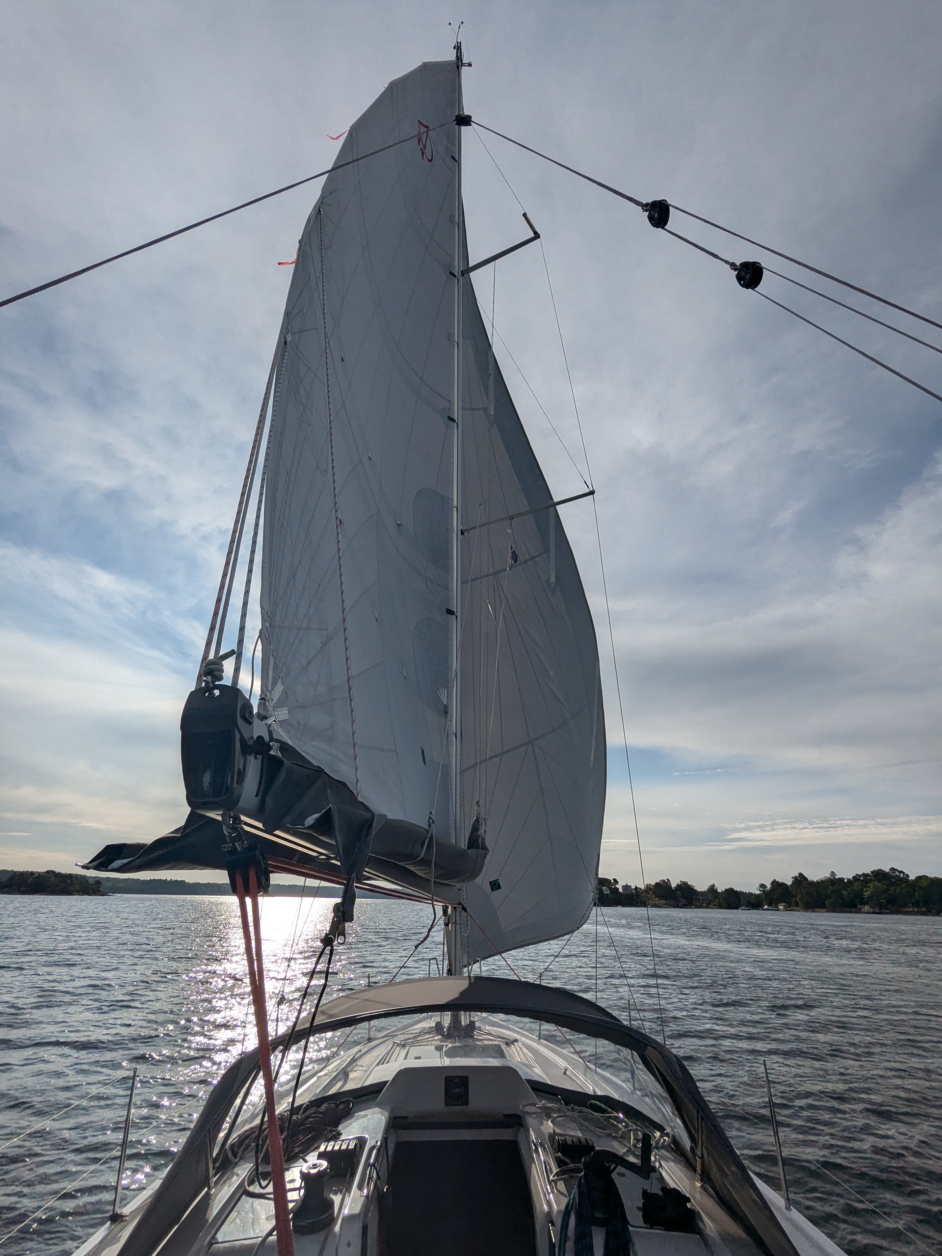 Mit schwachen, achterlichen Winden segeln wir nach Nynäshamn.