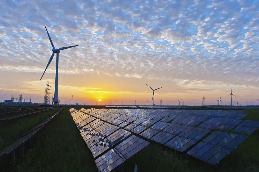Data Science in the Renewable Energy Sector: Optimizing Energy Production