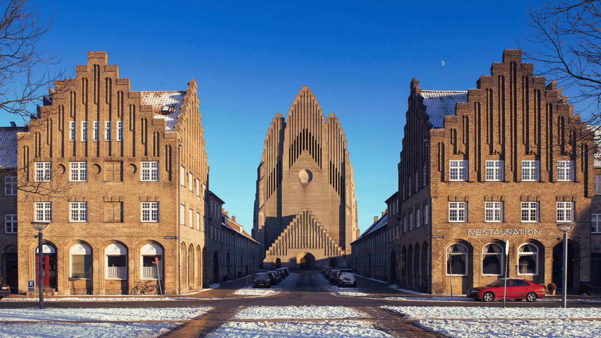 ¿Que es u que características tiene la Arquitectura Expresionista?