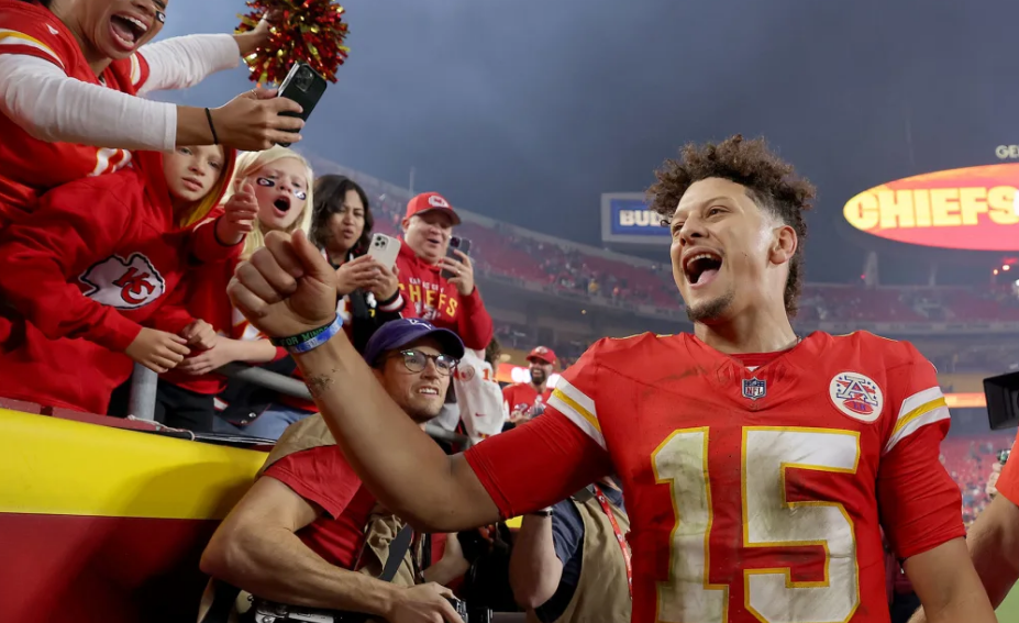 Chiefs maintain unbeaten start to season with comfortable victory over Saints on Monday Night Football