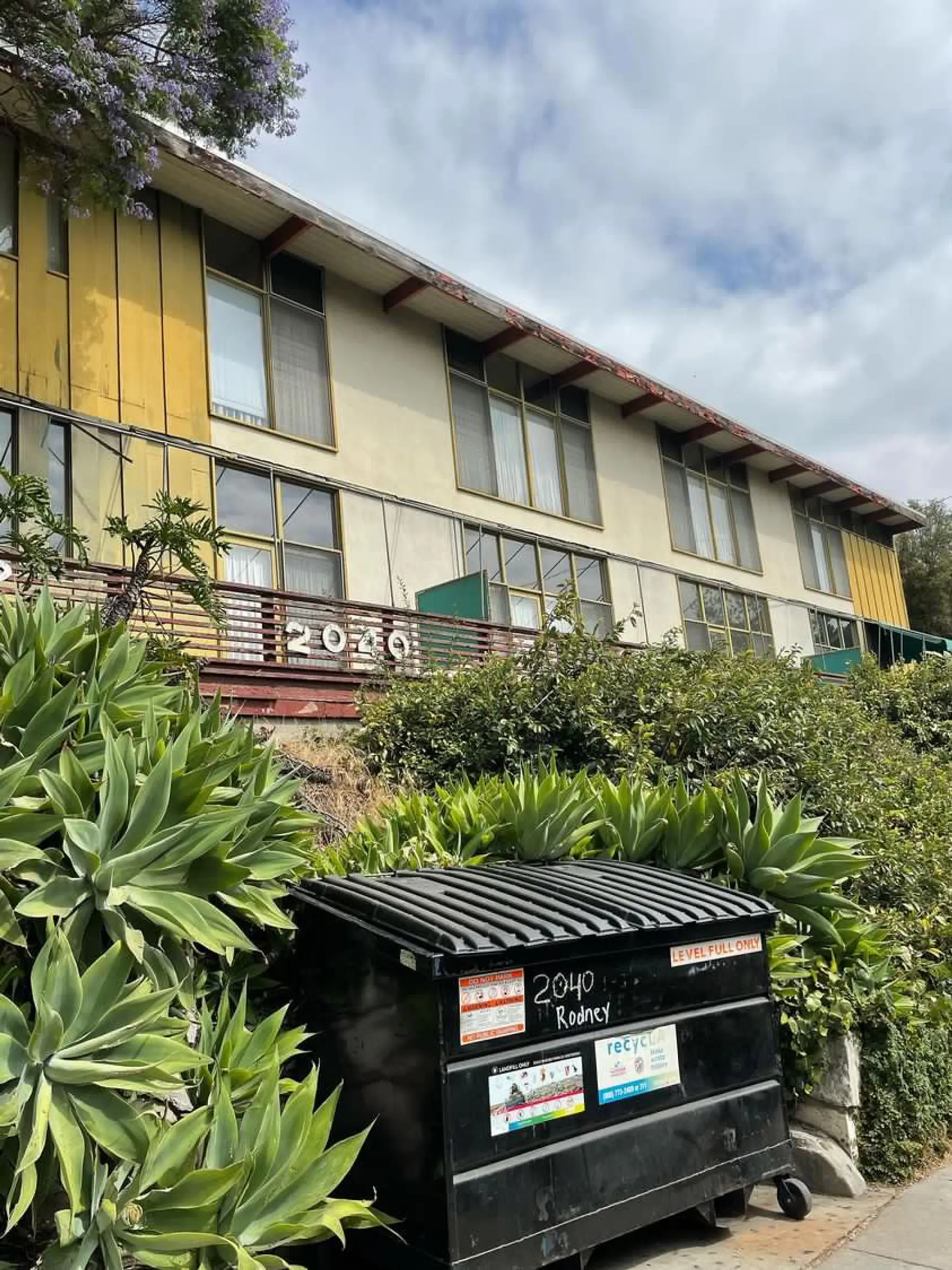 29 Units and a Pool, Rotting in Los Feliz