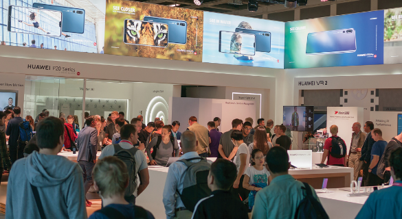 The Role of Trade Show Labor in Creating an Eye-Catching Booth