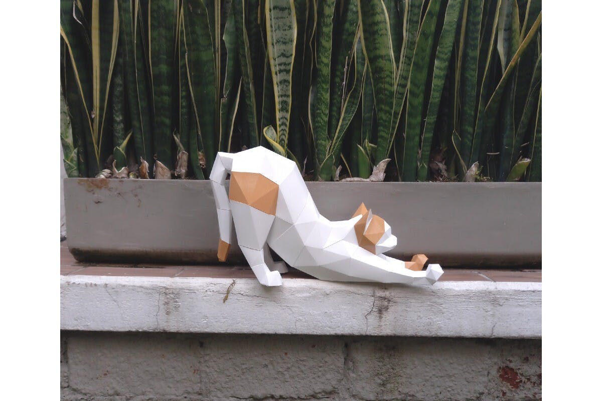 3D Papercraft Stretching Cat