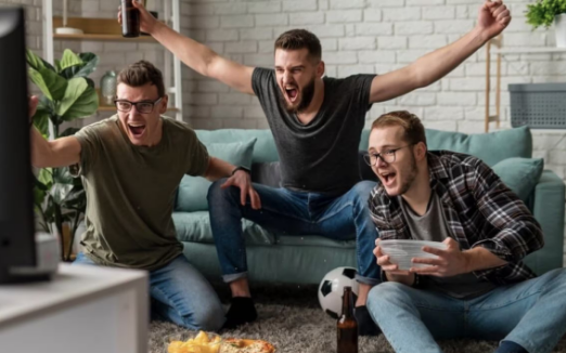Tips Nonton Sepak Bola Bareng Teman, Makin Ramai Makin Seru