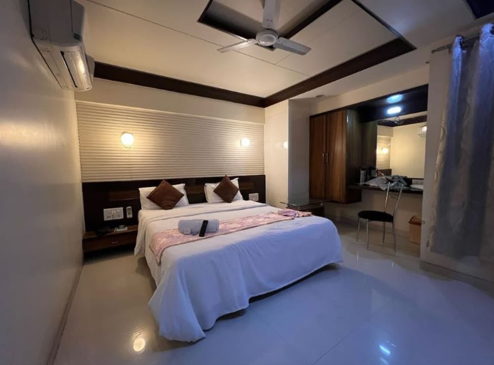 hourly hotels in Surat