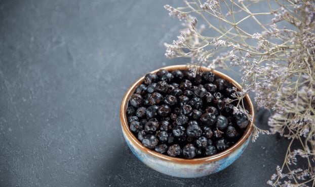 Maqui berry in an bowl