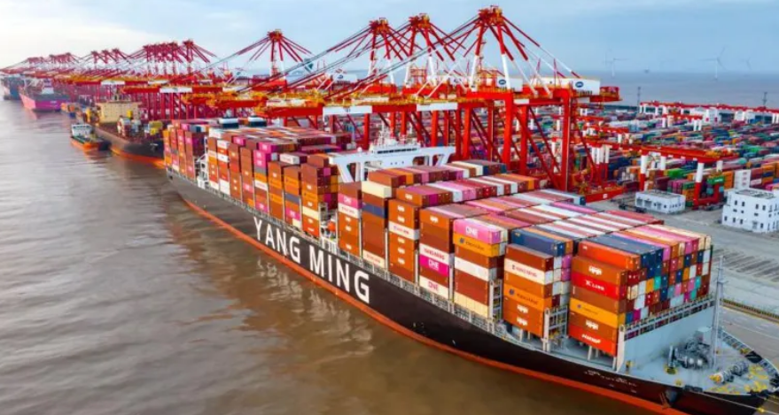 "Trump 2.0" Looms Large Over the Global Economy: Tariffs, Inflation, and Growth Challenges for 2025