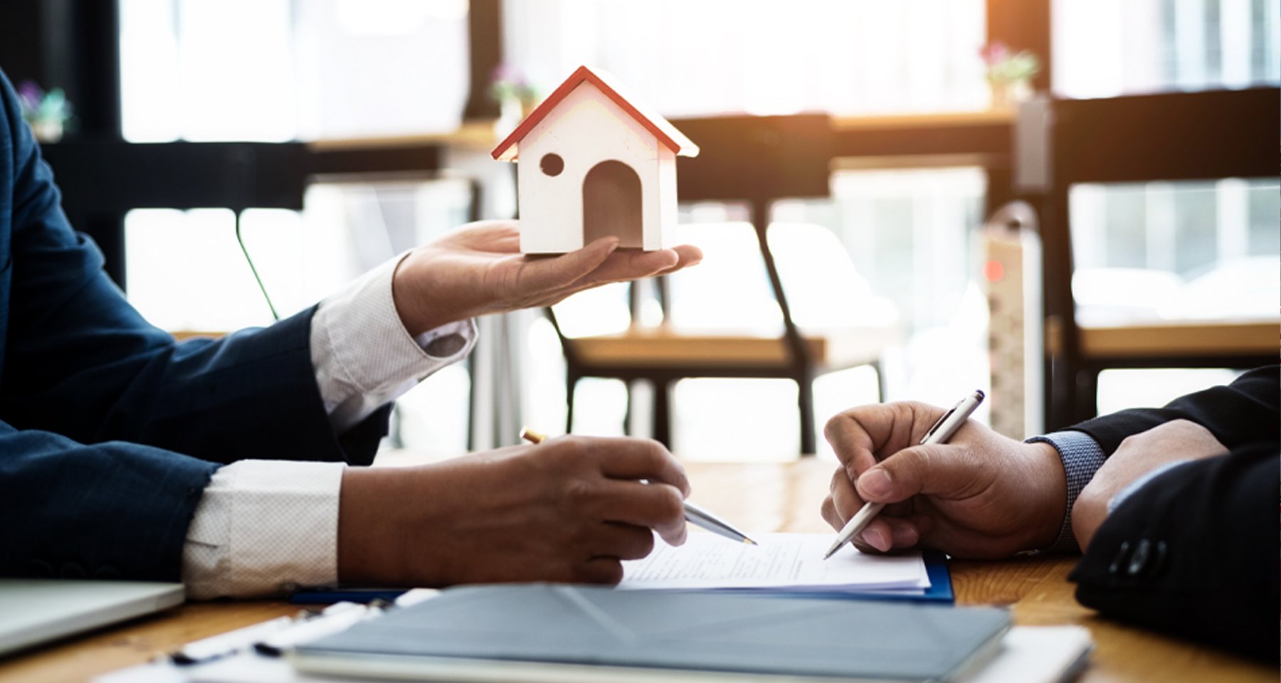 Top Brokers for Real Estate and Real Estate Vendors in Chicago: Navigating the Market with Expertise