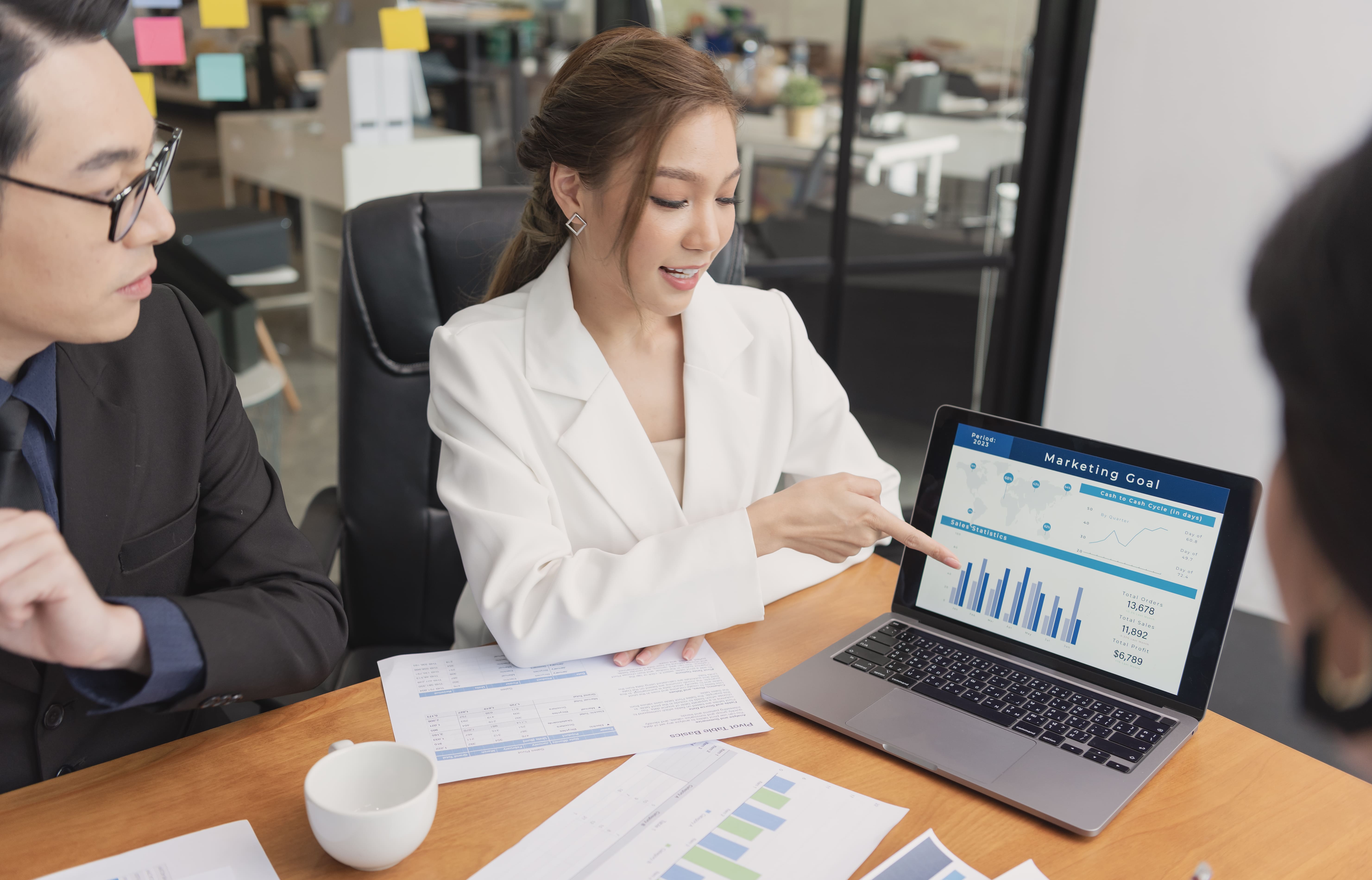 How Can You Use Excellent HR Payroll Software to Boost Reporting Functions?