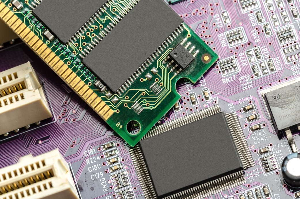 Why DDR5 Server Memory is the Backbone of Future Computing