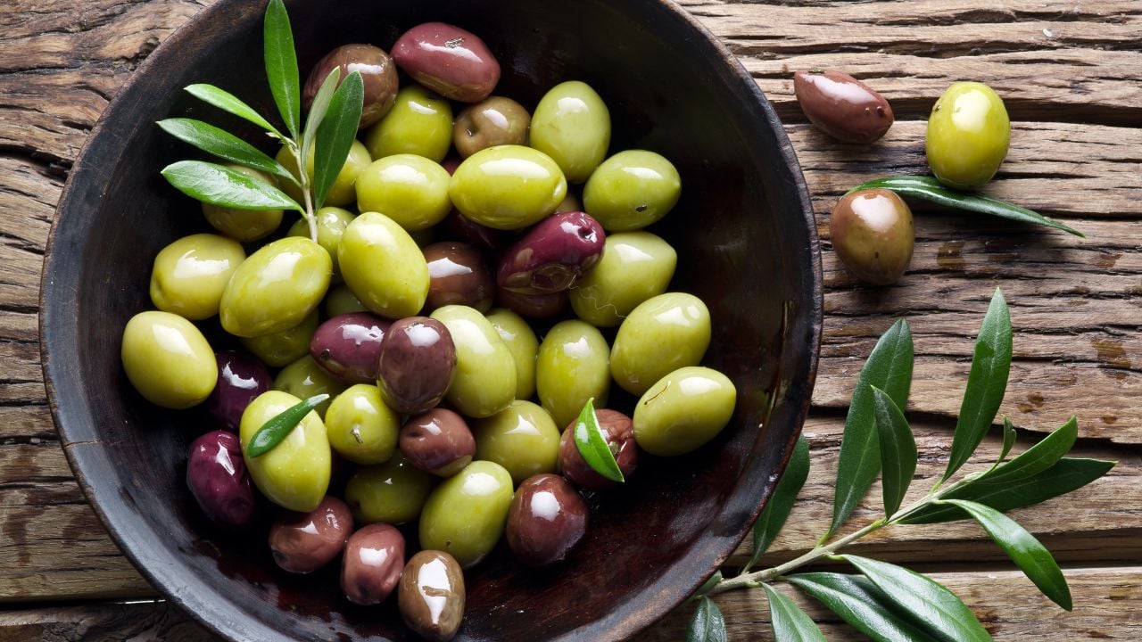 zeytin yaprakları ve zeytin