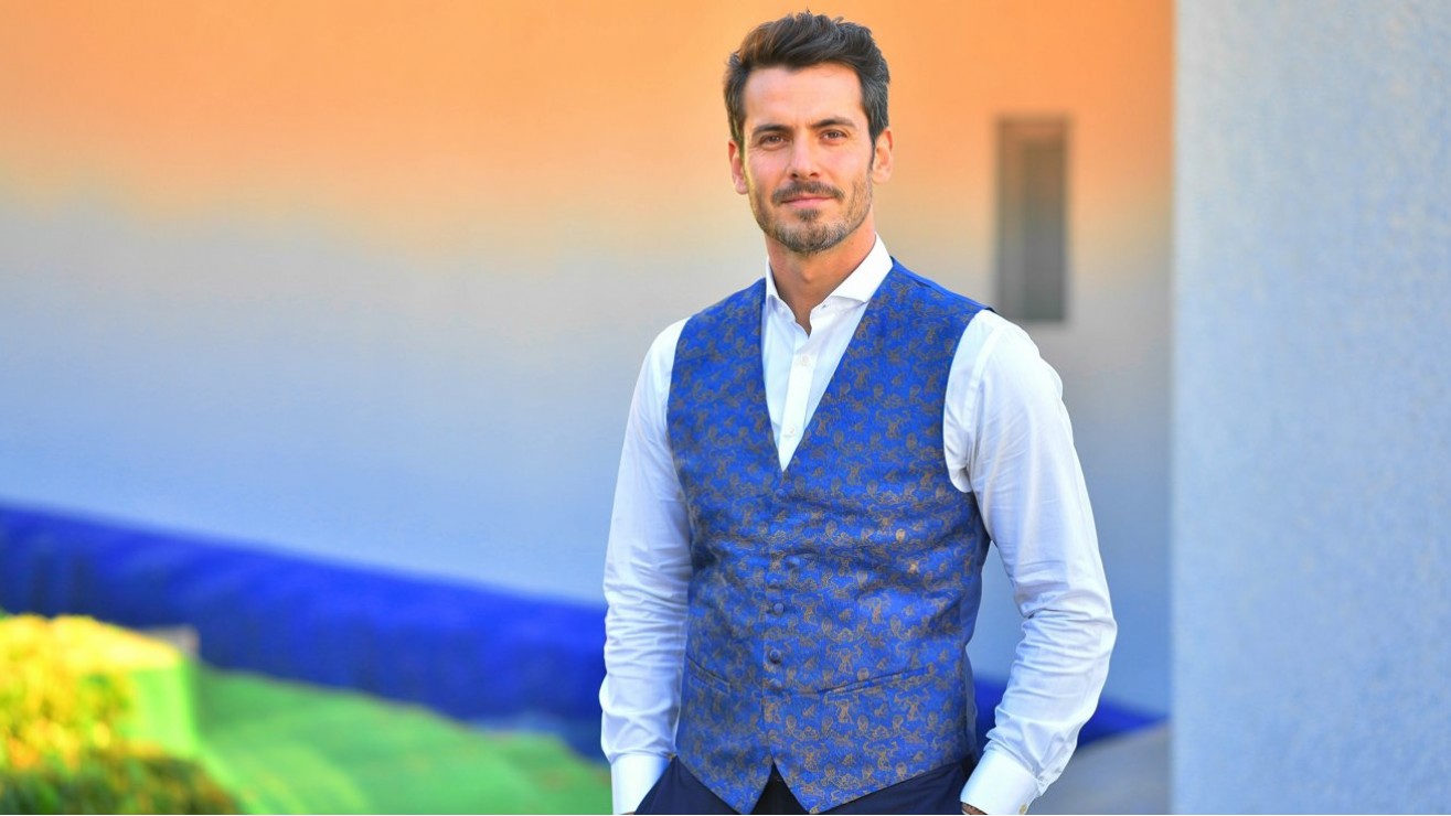 Choosing the Right Waistcoat for Men When Shopping Online in 2025