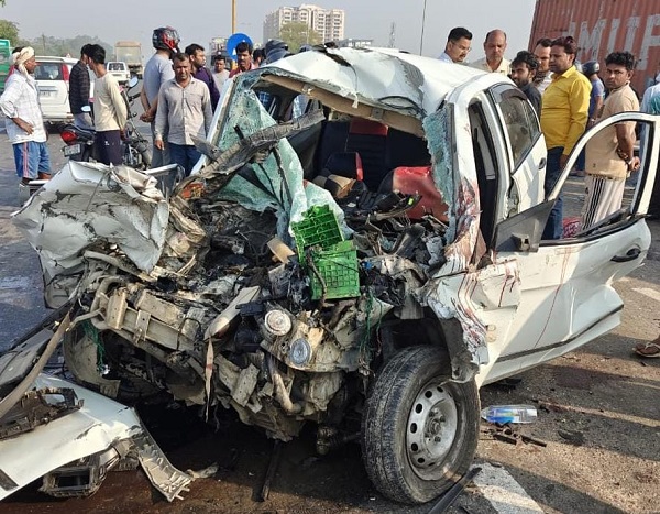 कानपुर-उन्नाव हाईवे हादसा: तीन शिक्षिकाओं और कार चालक की दर्दनाक मौत, एक शिक्षक गंभीर घायल"