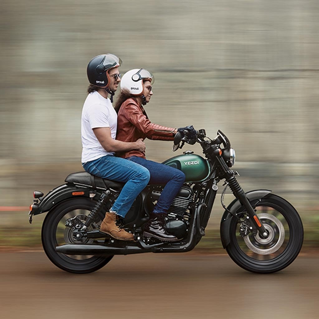 Is the Yezdi Roadster the Ultimate Touring Companion? A Deep Dive into Performance & Comfort
