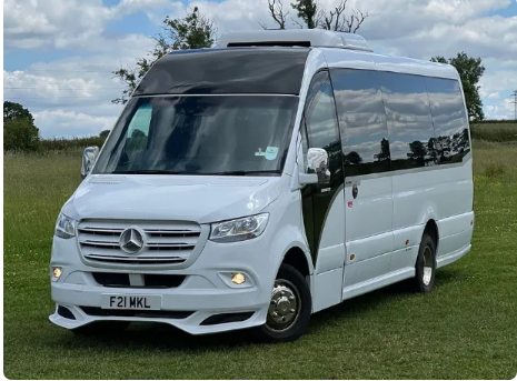 Executive Airport Transfers: Travel in Style Across the Midlands