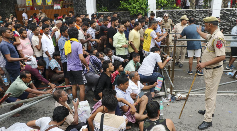 Pilgrims Rush to Register for Amarnath Yatra in Jammu
