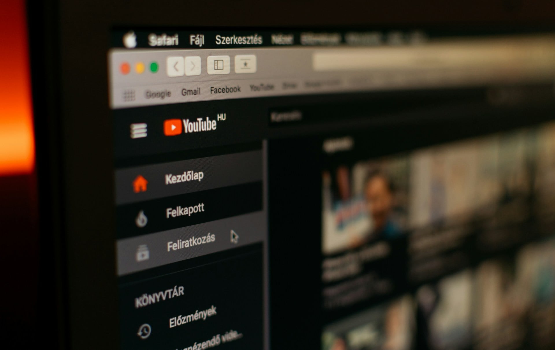 Download YouTube videos without limits or ads: installing and reviewing the self-hosted MeTube service