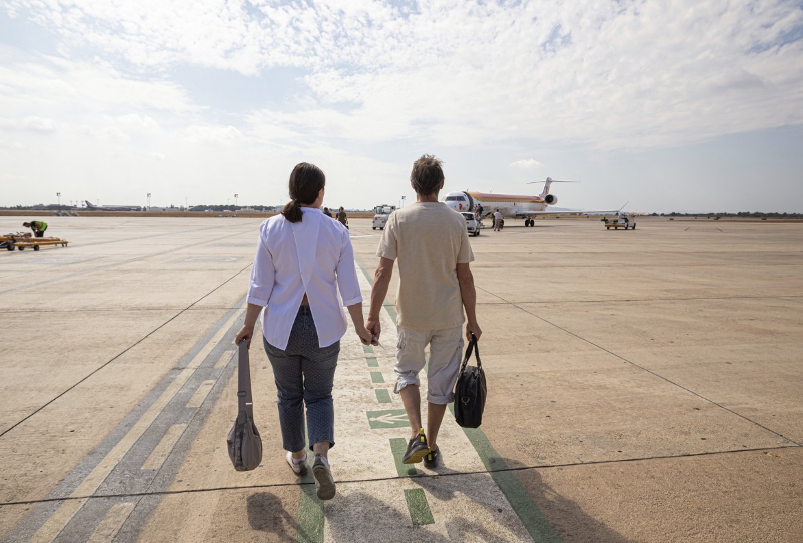 Business Class Flights: Real Stories, Practical Benefits & Smart Booking Tips for Modern Travelers