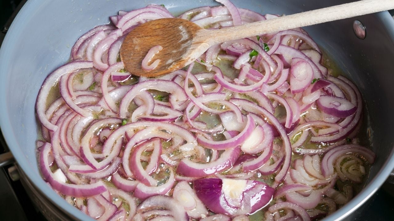 kavrulan mor soğanlar