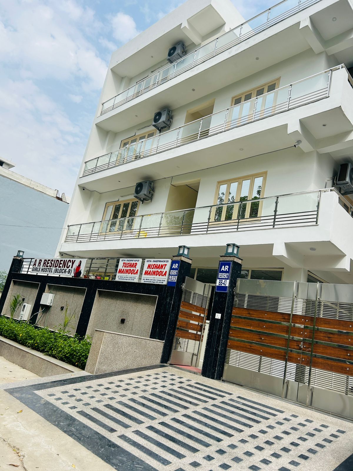 Girls PG Near Greater Noida – A First-Time Hostel Visit Through Soni’s Eyes