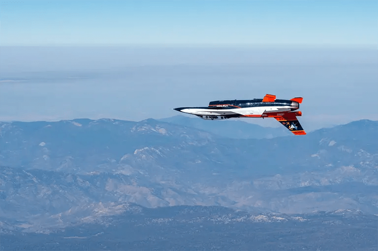 Pentagon, insan kontröllü F-16 pilotuna karşı yapay zeka it dalaşı gerçek dünya.