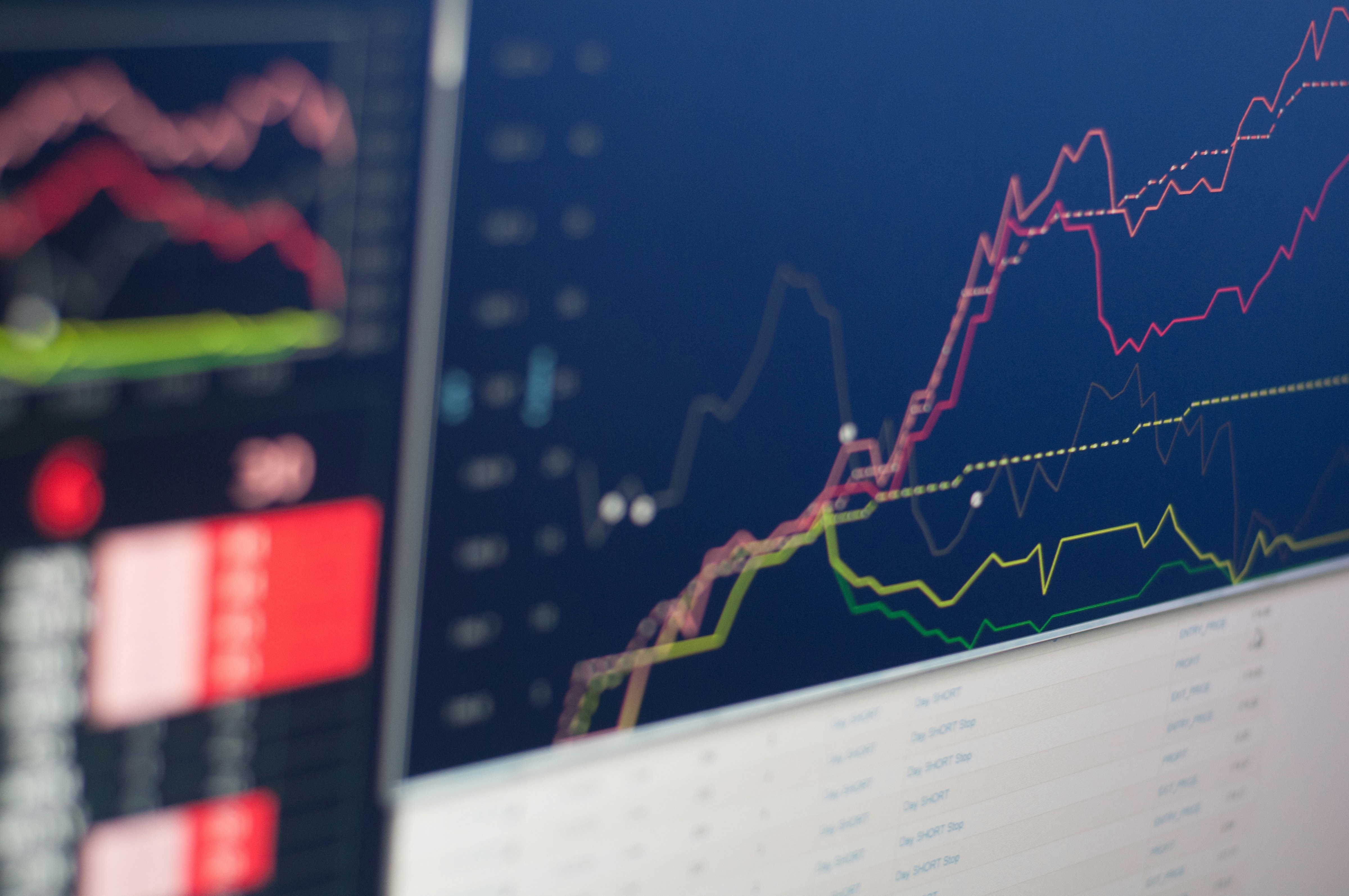 The Business Professional's Guide to AI-Powered Reporting and Analysis